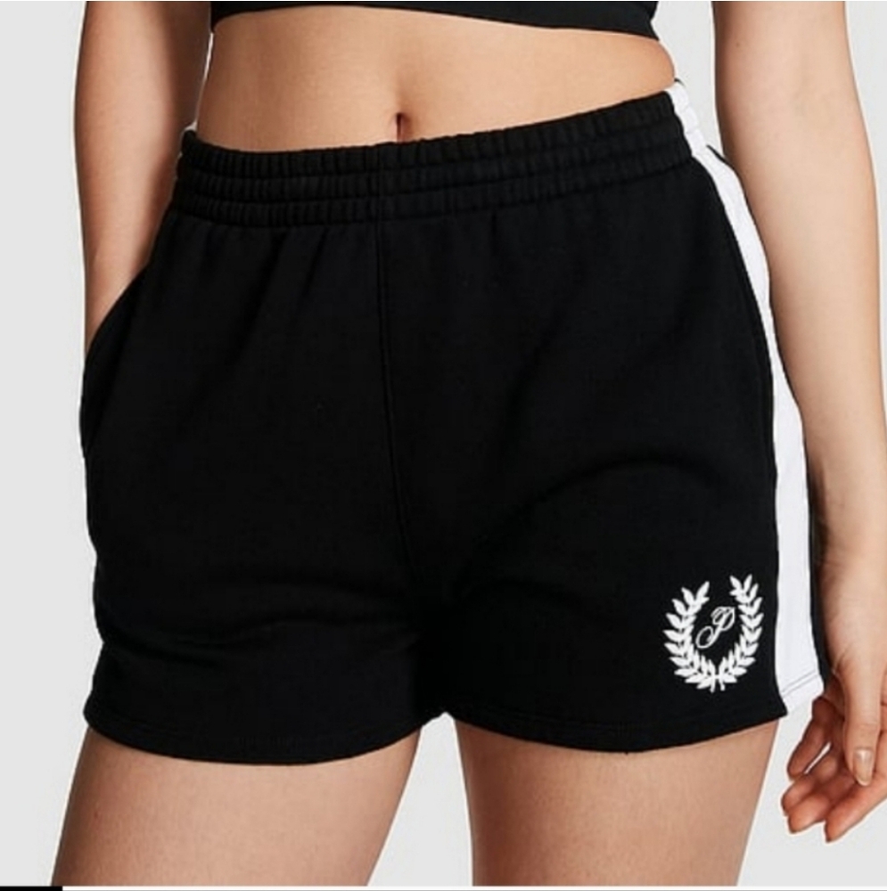 PINK VICTORIA'S SECRET FLEECE SHORT SIZE M